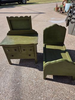 VINTAGE DOLL FURNITURE