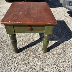 Broyhill End Table Solid Oak 