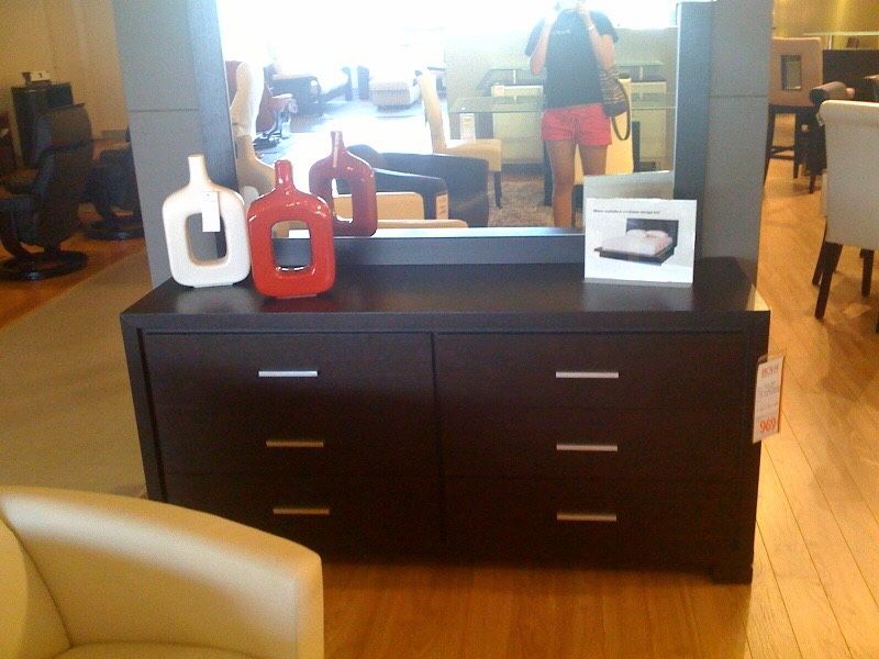 Dresser With 6 Drawers