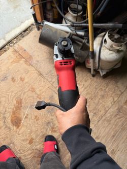 Milwaukee grinder