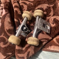 Skateboard Wheels/Trucks