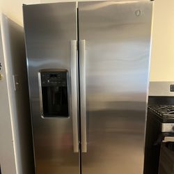 GE 25.3 CU. FT. SIDE-BY-SIDE REFRIGERATOR  