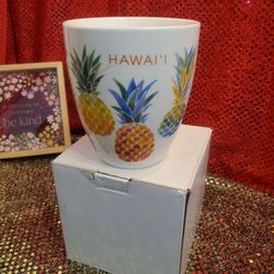 Hawaii Aloha Pineapple 18 oz Mug. New in Box.