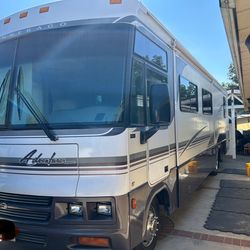 2001 Winnebago Adventure