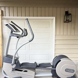 Free - Technogym Excite 700 Eliptical Trainer