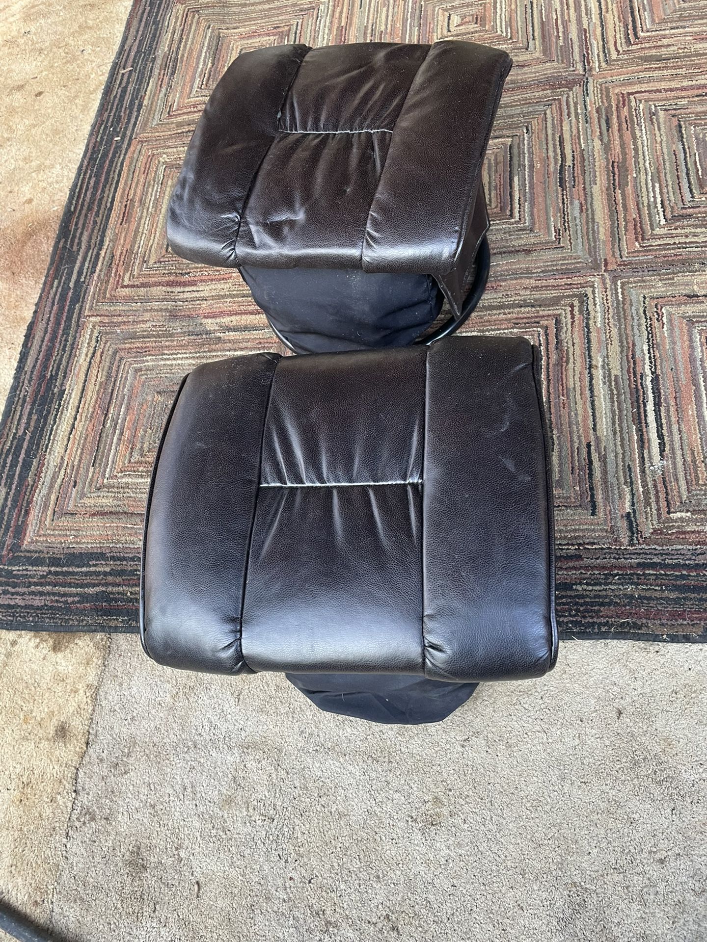 two brown seats in good condition swing 50$ for both