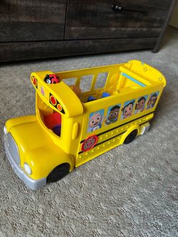 CoComelon Yellow School Bus