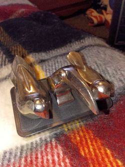 Vintage Chrome swan figures