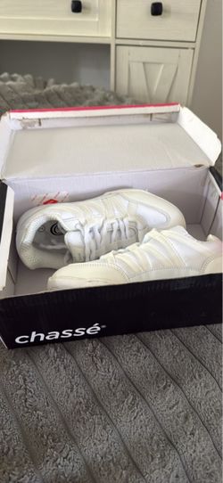 Cheer shoes