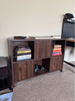 Storage dresser (6 shelves) 3 doors