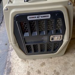 Gunner Kennel G1 LARGE  With Security Hitch