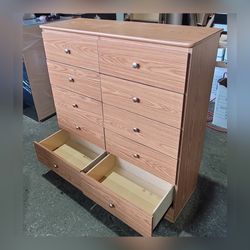 Ten drawers dresser with rails