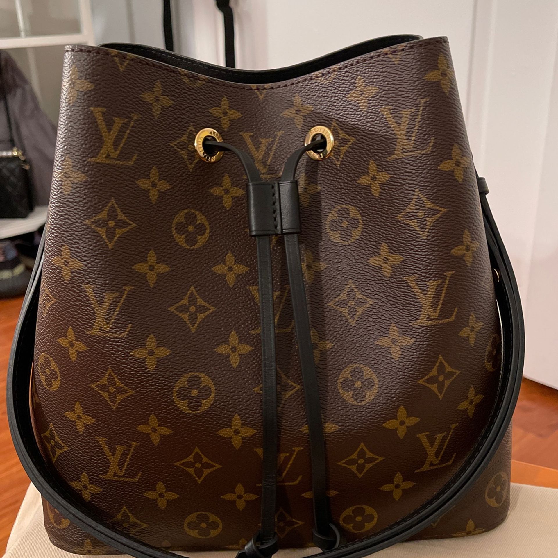 Authentic LV Neonoe MM — Black