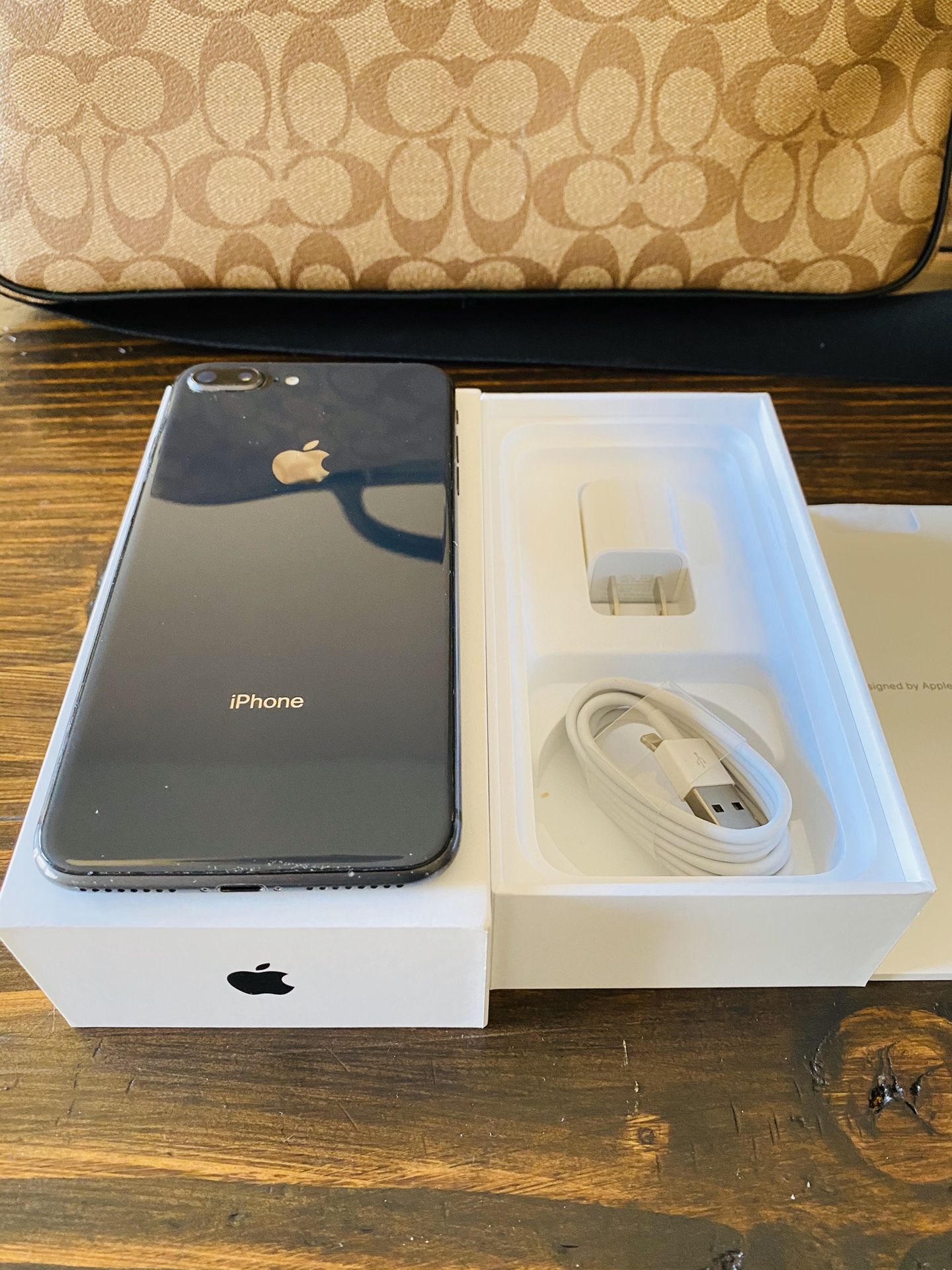 Grayish black iPhone 8 + plus 64gb factory unlocked. Color gris negro I liberado también