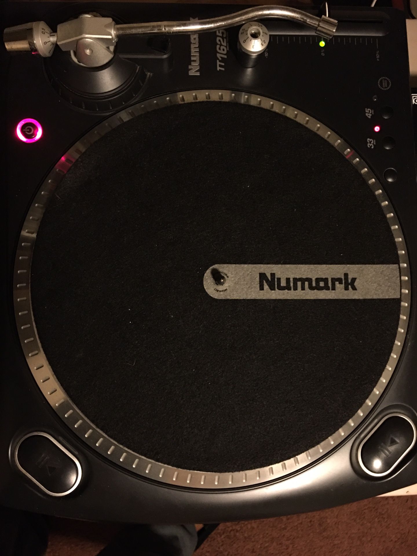 Numark T1625 Direct Drive Turntables