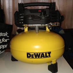 DeWalt 6 Gallon Corded Compressor 