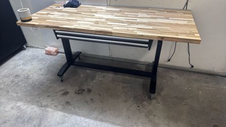 Adjustable table