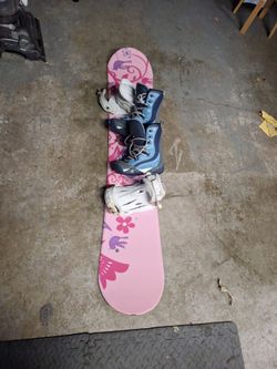 154cm burton Snowboard, boots size 7
