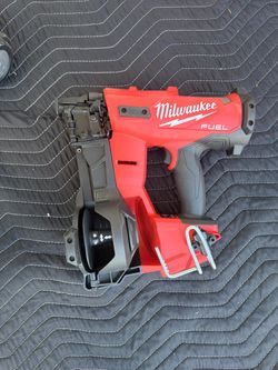Milwaukee FUEL Cordless Roofing Nailer