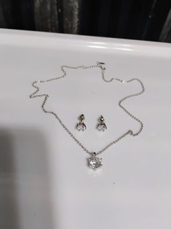 Necklace & earring set