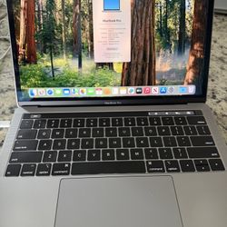 MacBook Pro 13-inch 2018 - Four Thunderbolt 3 Ports 