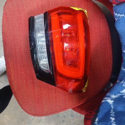 2014-21 Jeep Grand Cherokee Right Tail Light Black 