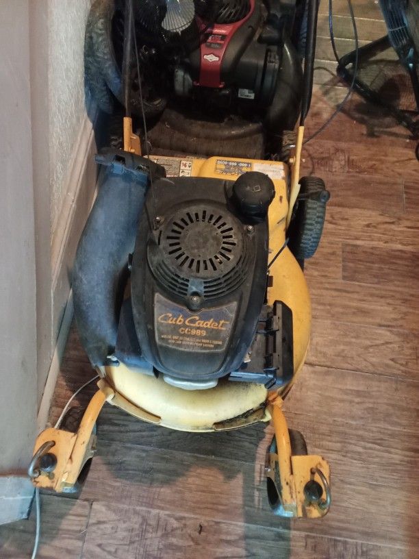 Cub Cadet Self Propelled Lawn Mower CC989