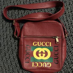 GUCCI LOGO PRINT MESSENGER BAG RED GRAINED LEATHER SMALL CROSSBODY 