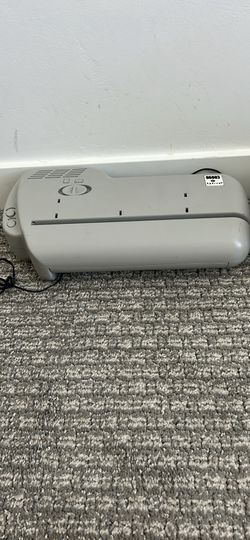 Electric hole punch