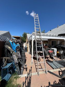 20 ft  aluminum extensión ladder. 225 lbs