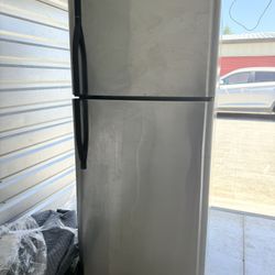 Kenmore Refrigerator 
