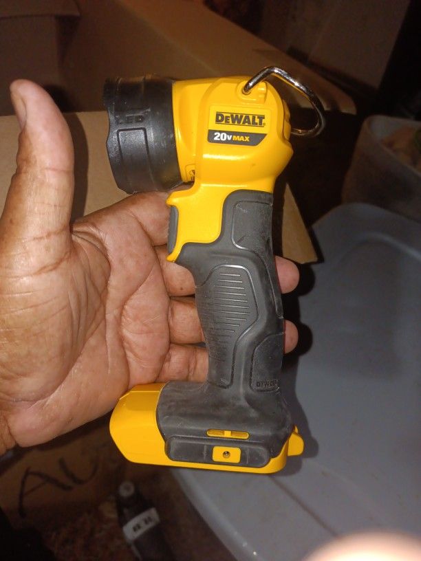 DeWALT light
