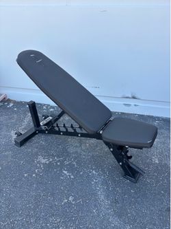 Adjustable weight bench