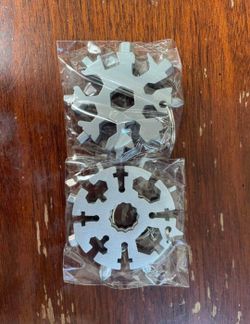 2 Pcs Stainless Steel Christmas Snowflake Multi Tools Keychain - Silver