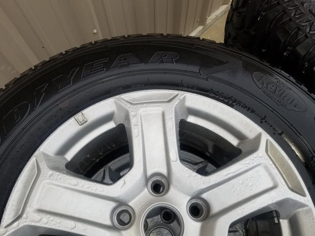2019 Jeep Wrangler Sport wheels and tires