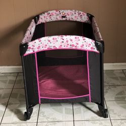 LIKE NEW MINNIE MOUSE BABY PLAY PEN/PACK AND PLAY!!!!