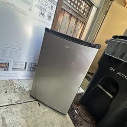Whirlpool 4.3 Cu Ft Mini Fridge