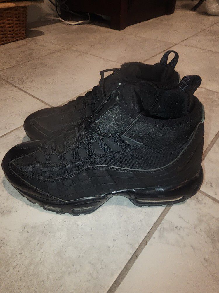 RARE Nike Airmax SNEAKERBOOT SIZE 9.5 VNDS