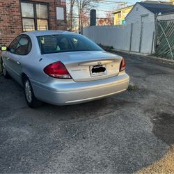 2004 Ford Taurus