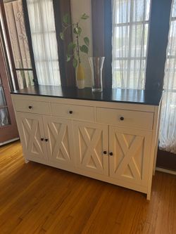 White Kitchen Cabinet