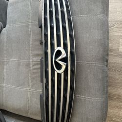 Infiniti G35 Coupe Grille 