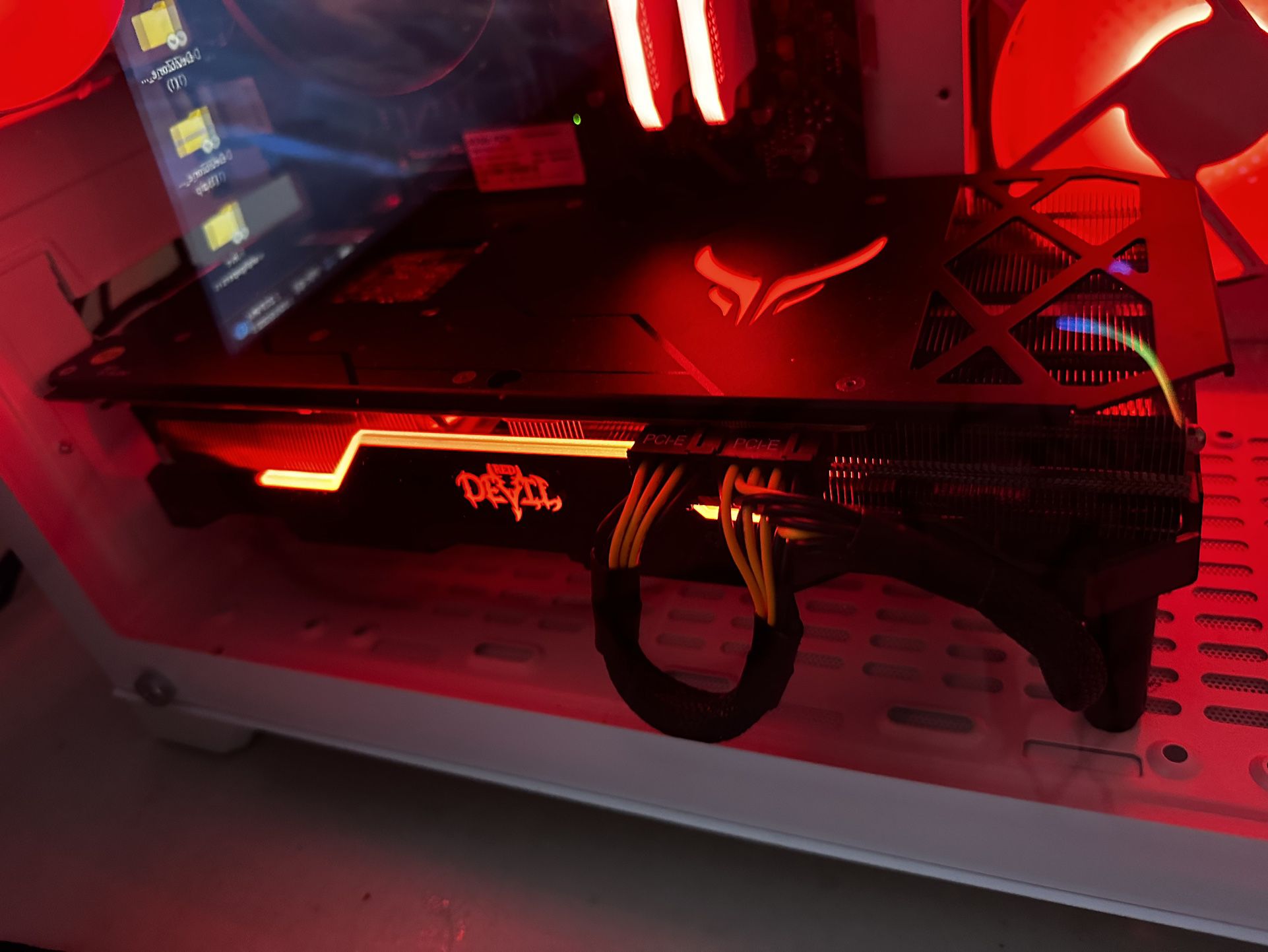 AMD Radeon 5700 XT | Red Devil (RGB)