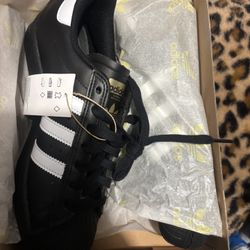 Black Adidas Superstars 