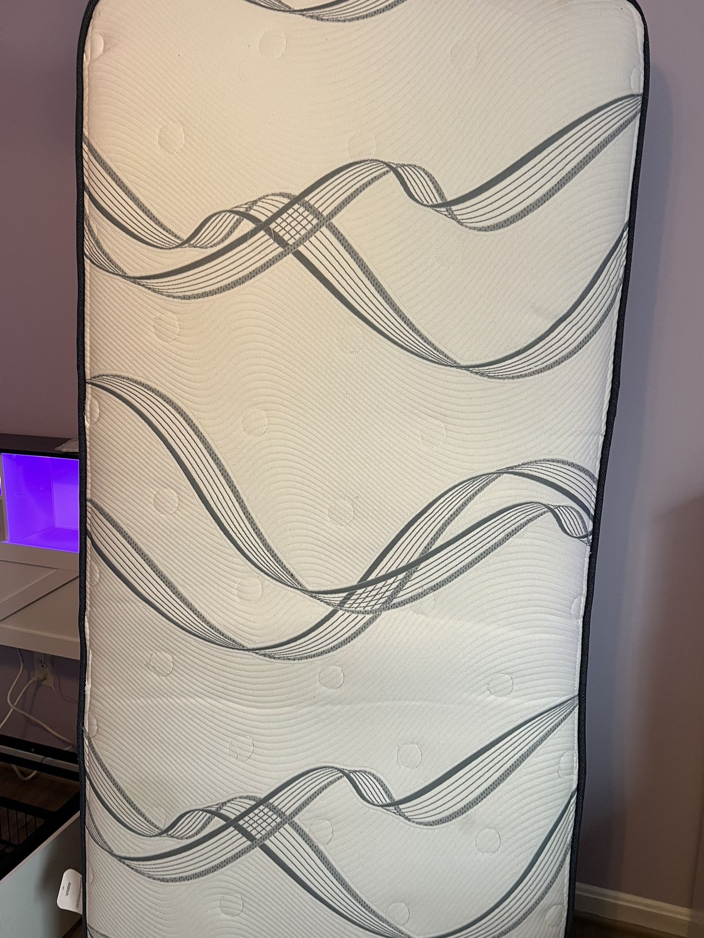 2 Twin Mattress Xl Brand New Condition