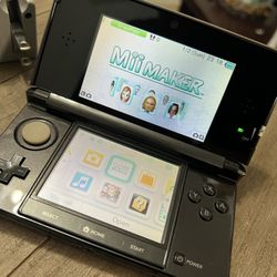 Nintendo 3DS Like New Super Clean Works Perfect. All Original Nintendo 