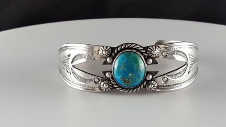 NATIVE STYLE SILVER BANGLE BRACELET