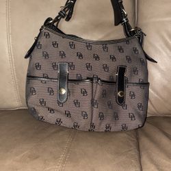 Authentic Dooney &Bourke Medium Size Handbag Like New Condition $45 Firm 