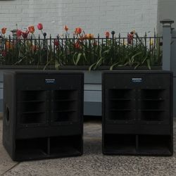 Old pair of Mackie Active subs with visible wear. Ideal for repair or a new project to get started on. These sub have been faithful to a local church 