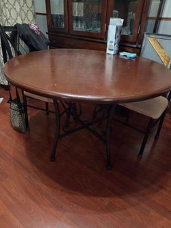Dinette set w/ 4 chairs