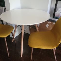 Small Dining Table W 2 Chairs